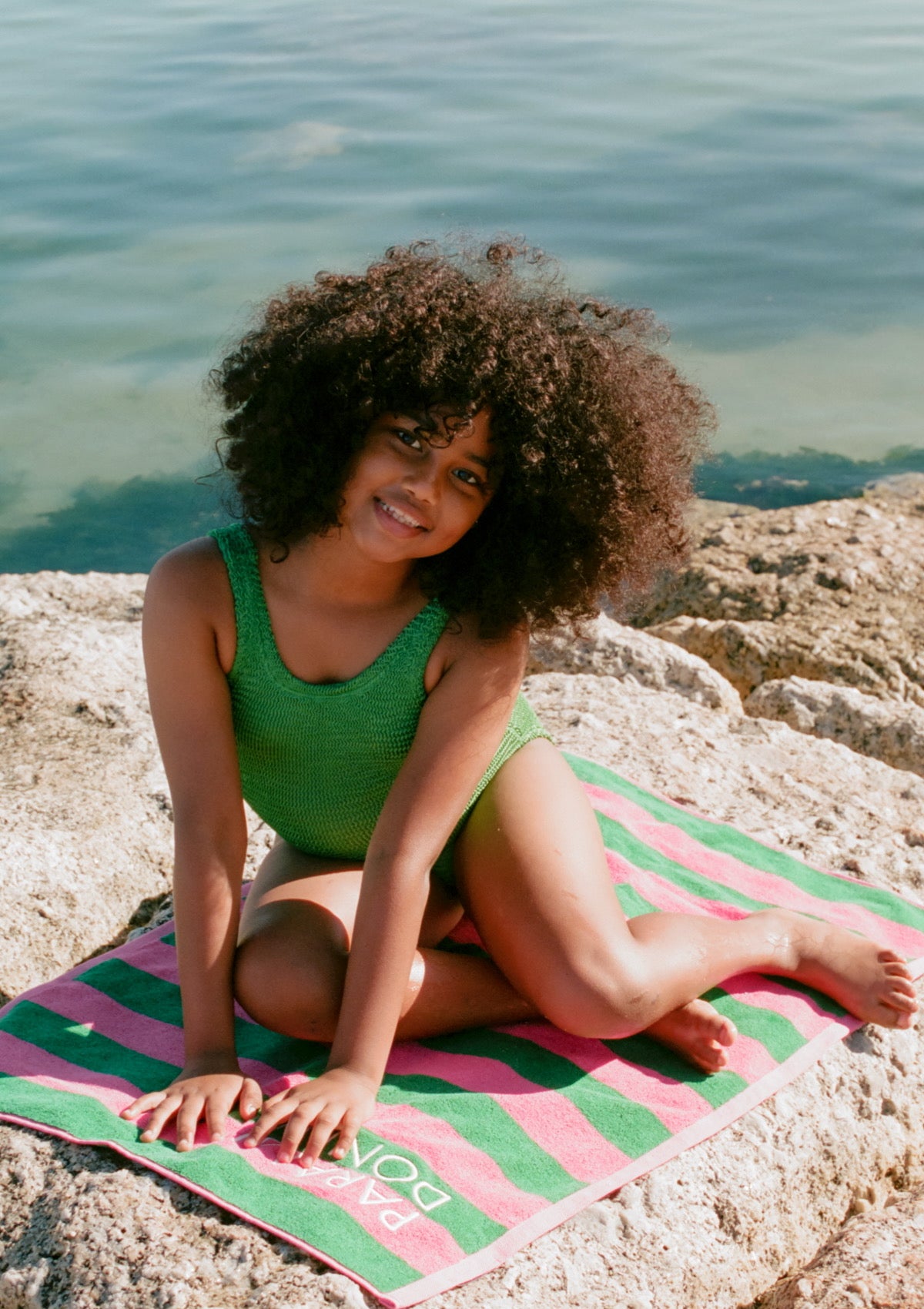 Средна плажна кърпа на райета Emerald/Fuchsia